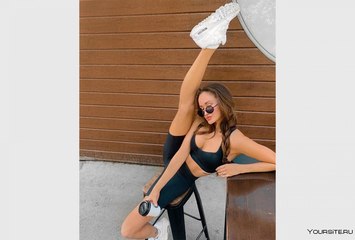 Русская гимнастка Alecia Fox во время тренировки села на хуй тренера