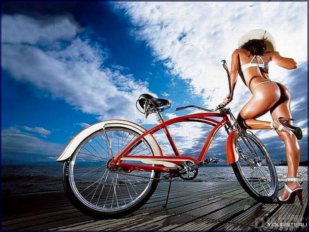 Девушка на велосипеде сделала эротическую остановку