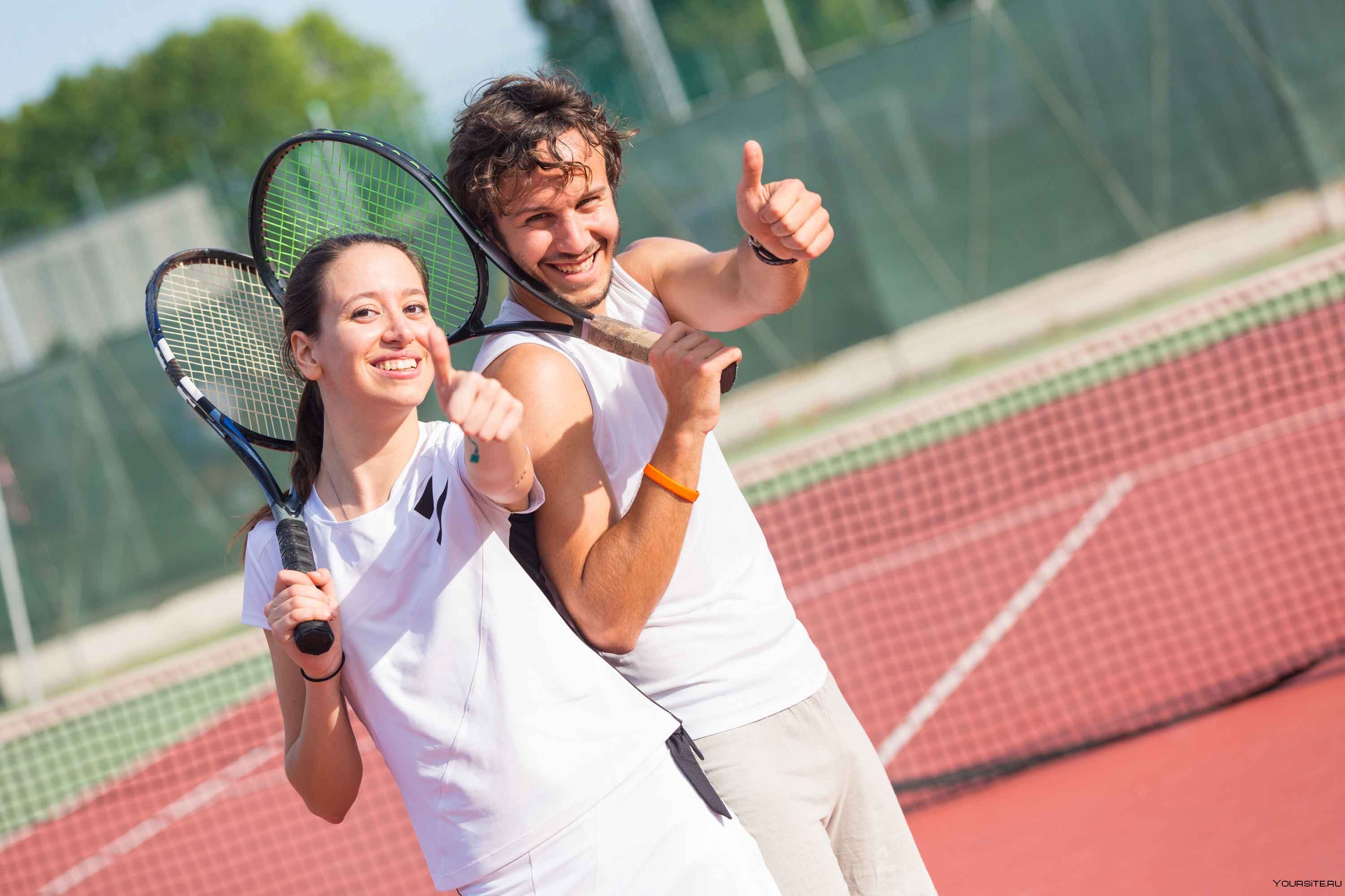 Вместо игры в настольный теннис парочка занимается сексом на свежем воздухе