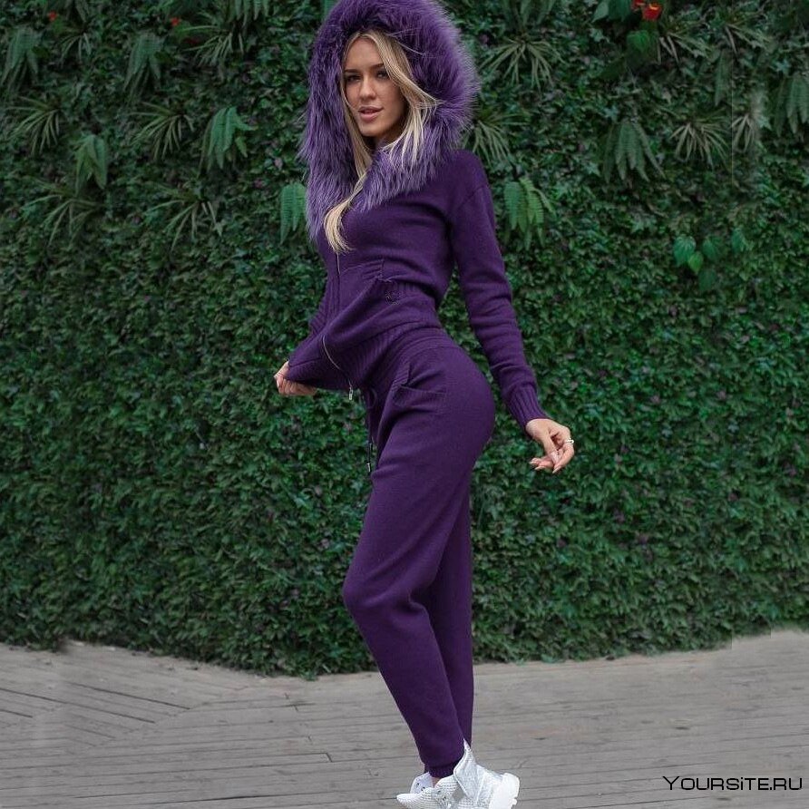 Фиолетовый спортивный костюм