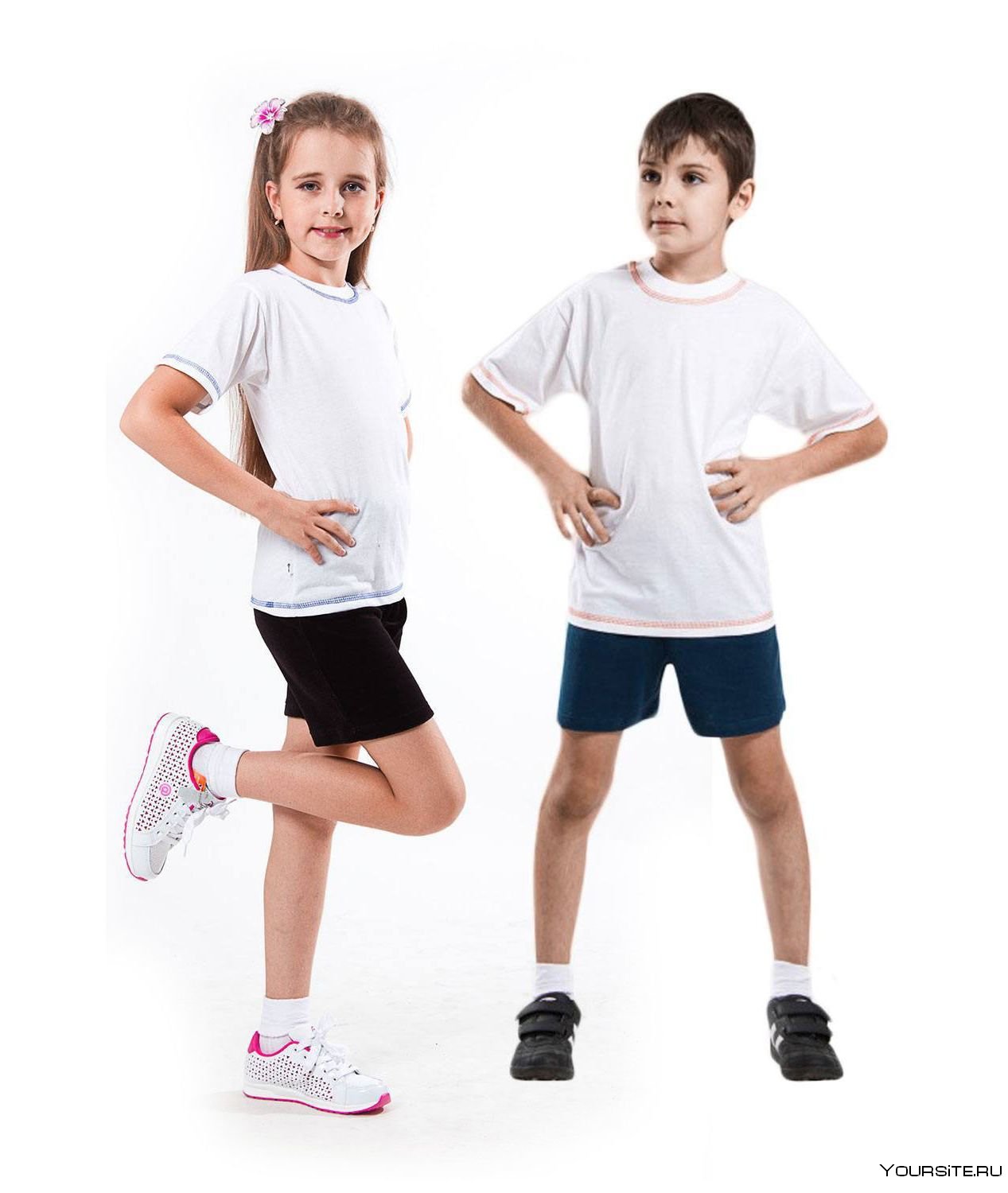Белая футболка черные шорты. Физкультурная форма. Шорты детские спортивные. Школьная спортивная форма. Дети в спортивной форме.