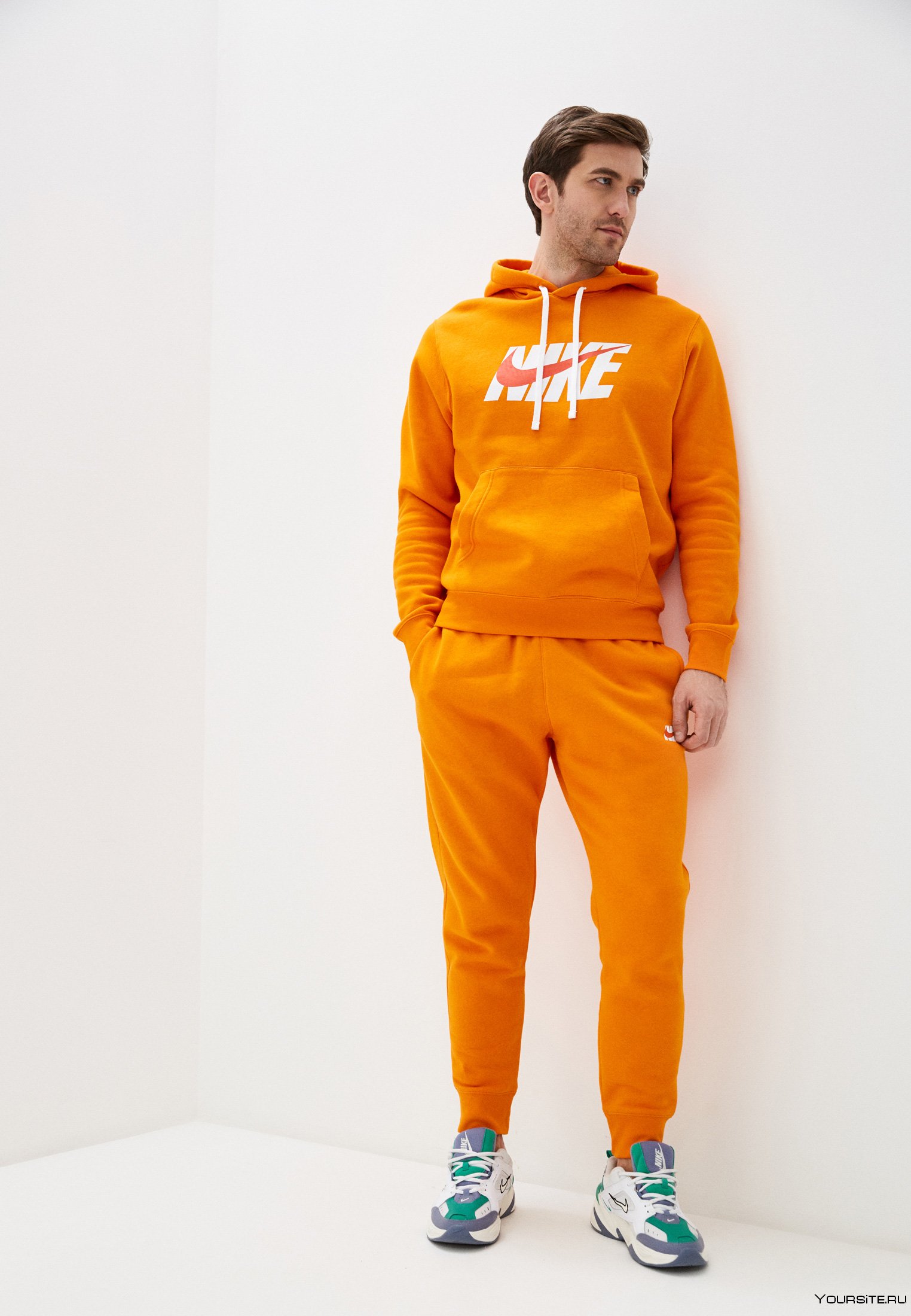 Мужской спортивный костюм оранжевого цвета - 45 фото