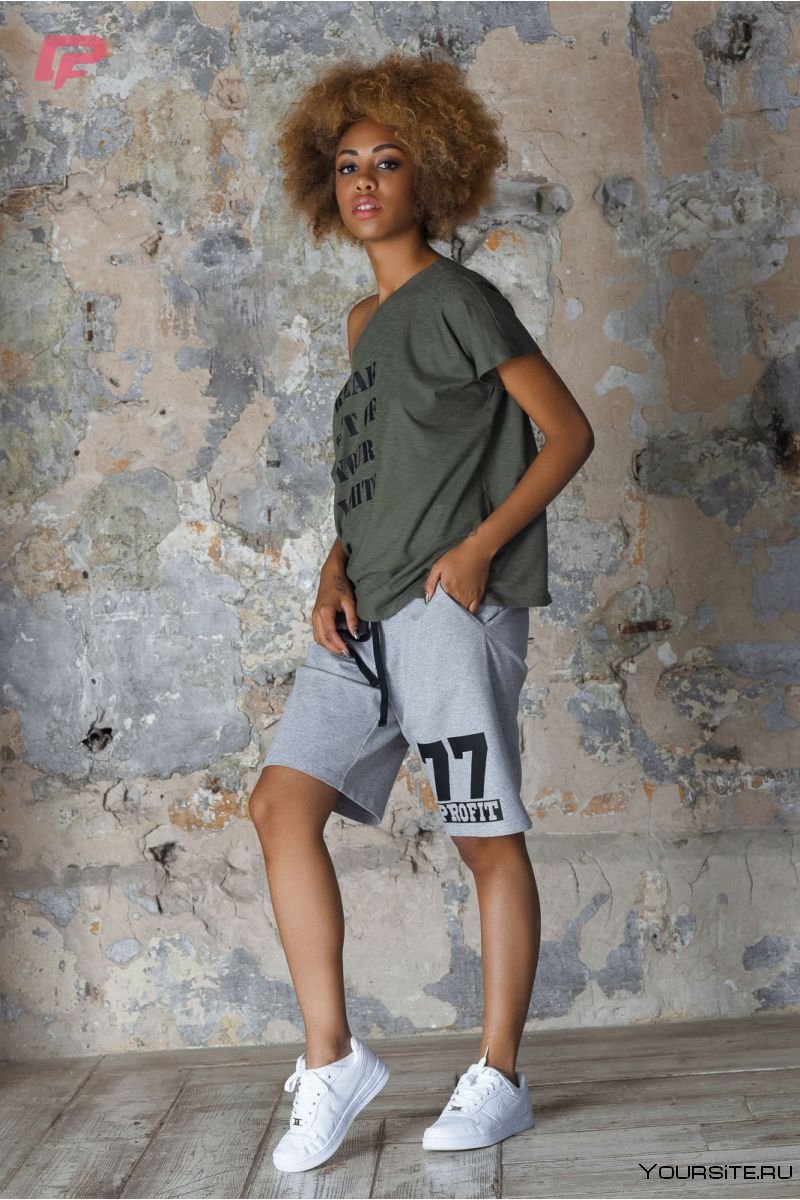 Костюм велосипедки и футболка