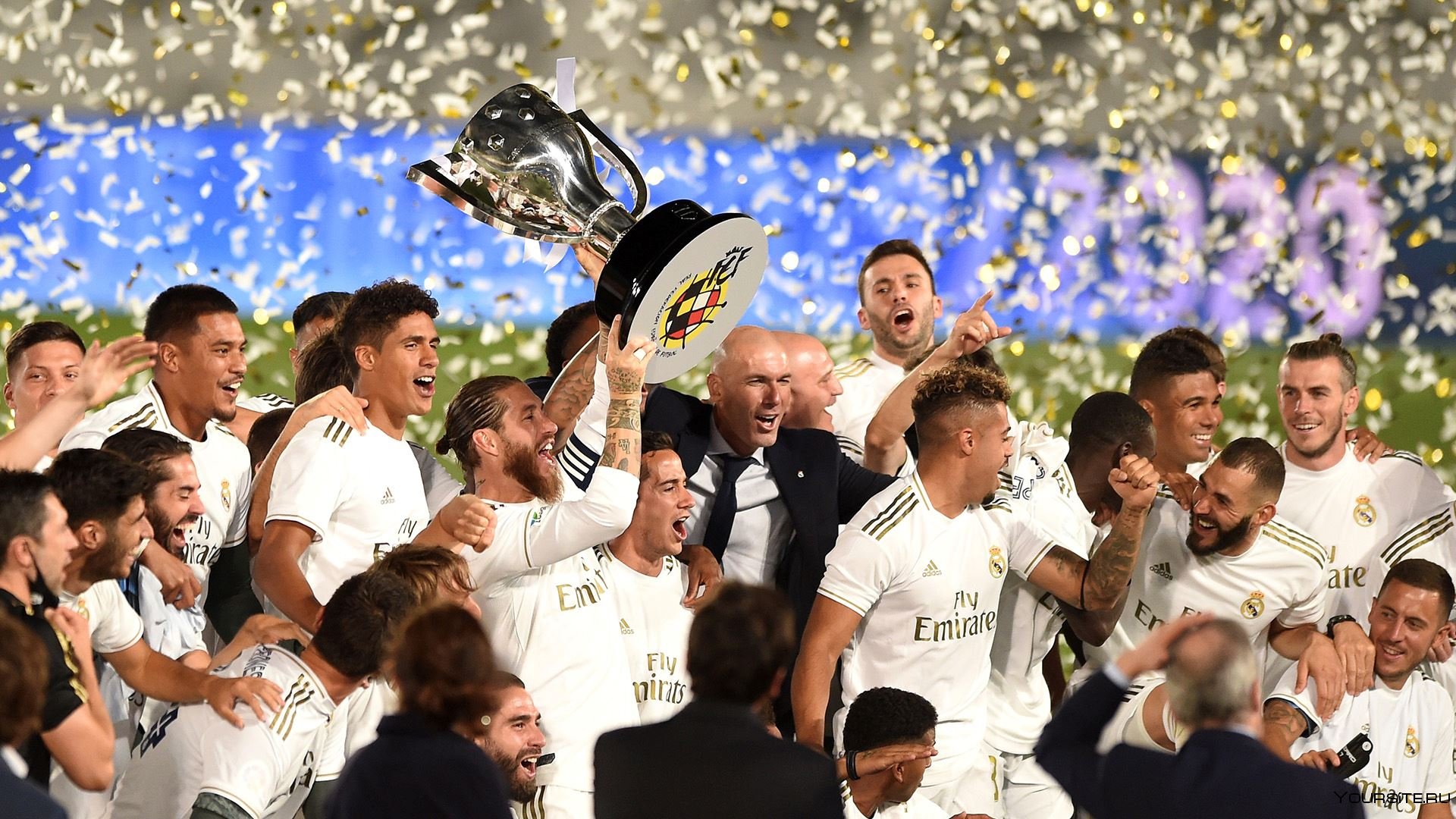 Реал сегодня свежие новости. Реал Мадрид чемпион. Реал Мадрид чемпион Испании 2022. Реал Мадрид выиграл ла Лигу. Реал Мадрид чемпион ла лига.