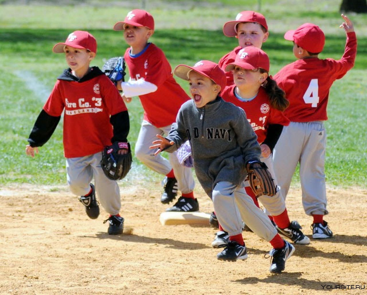 Do a team sport. Командные виды спорта. Спорт дети. Командные спортивные игры. Командный спорт для детей.