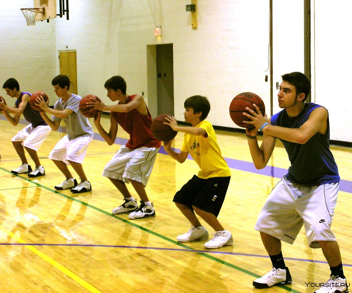 Спортивно игровые упражнения. Тренировка по баскетболу. Тренировка баскетболистов. Тренировка юных баскетболистов. Урок физической культуры.
