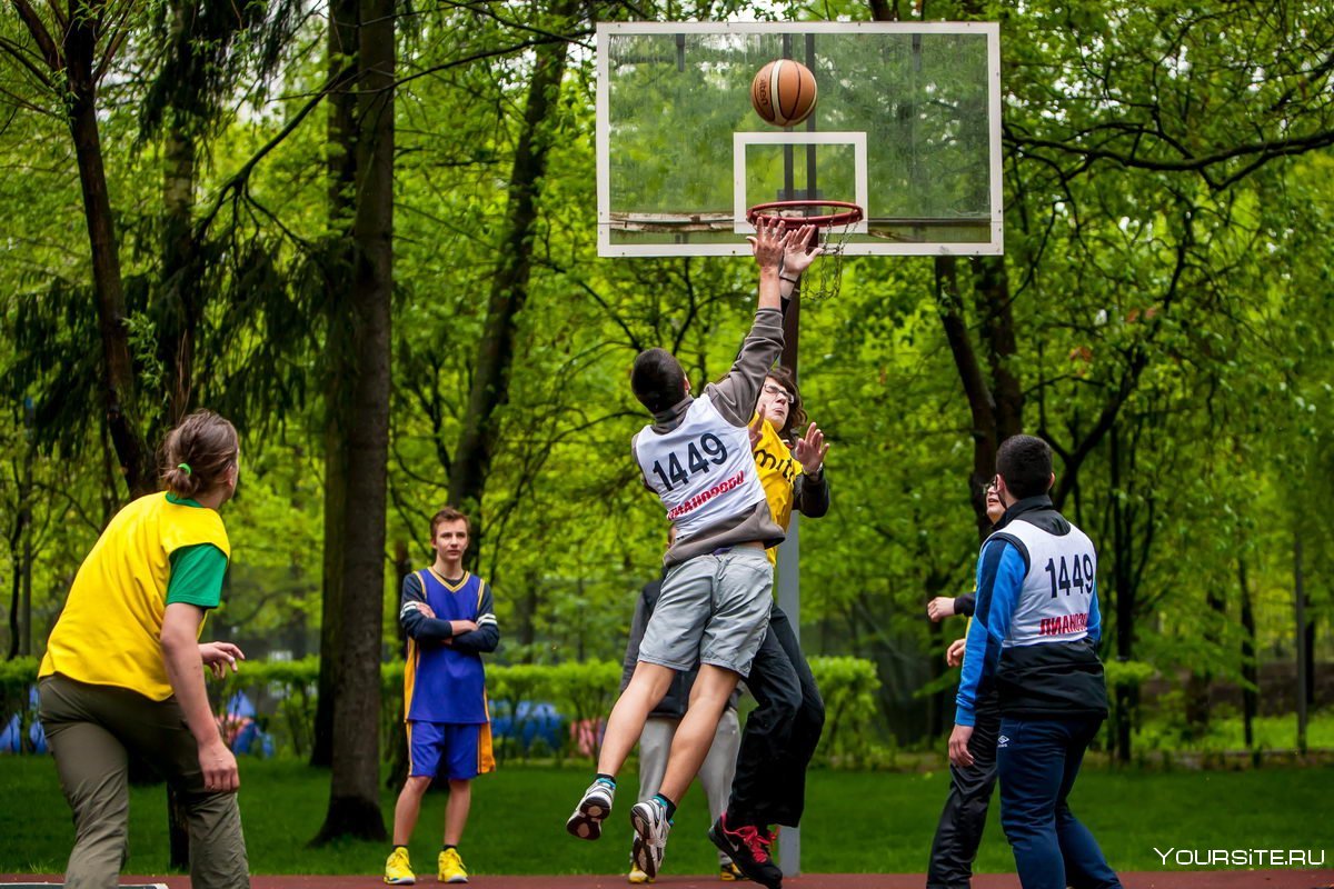 Баскетбол в парке