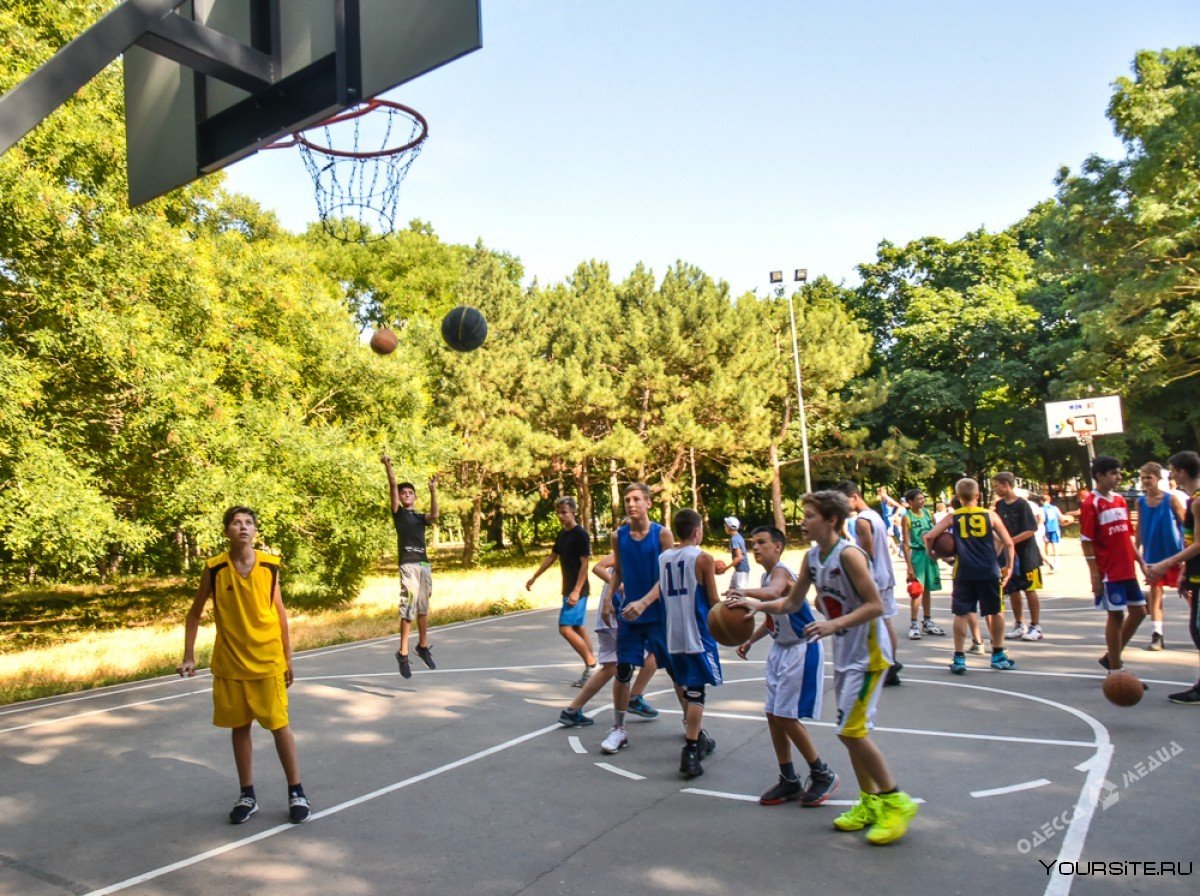Парк Победы баскетбольная площадка