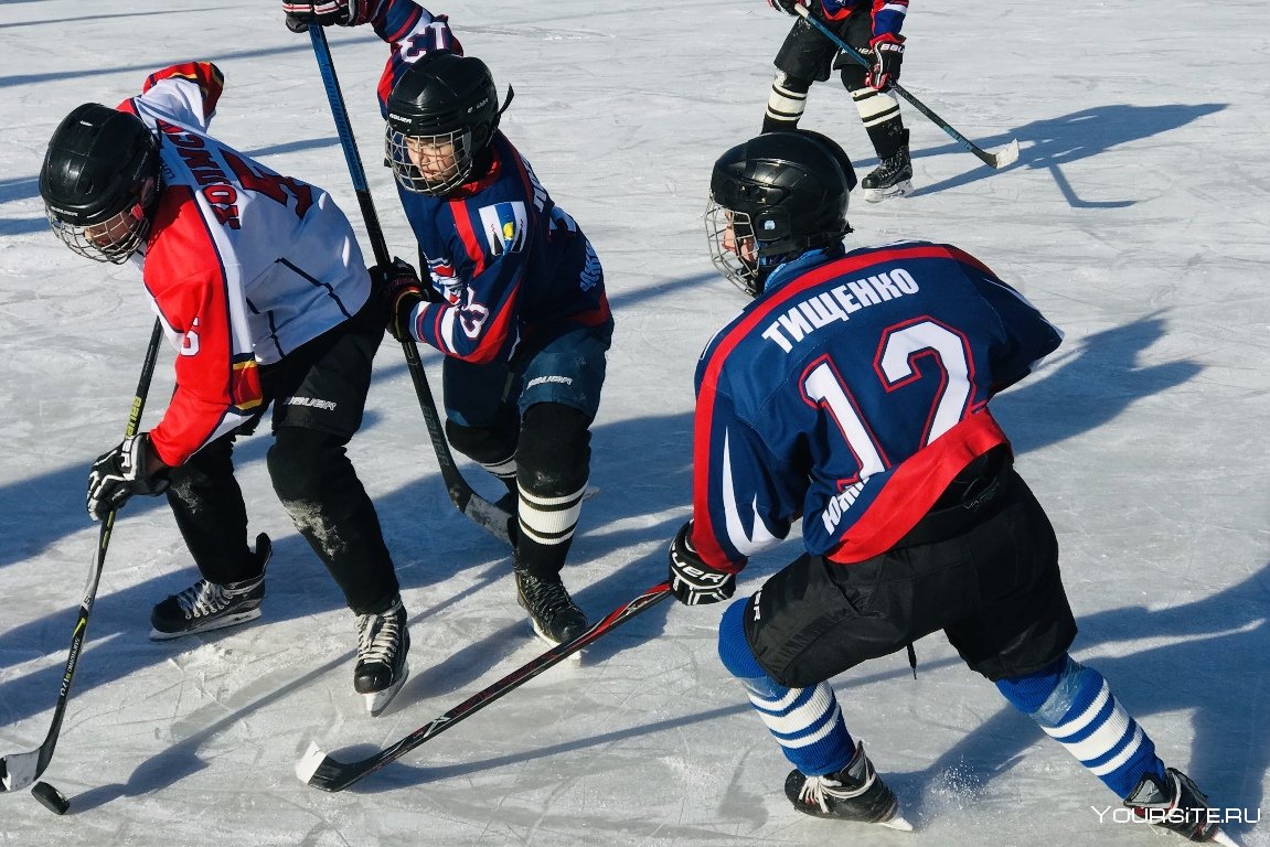 Первую детская тренировка по хоккею