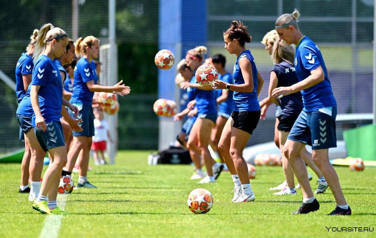 Женская футбольная команда Челябинск