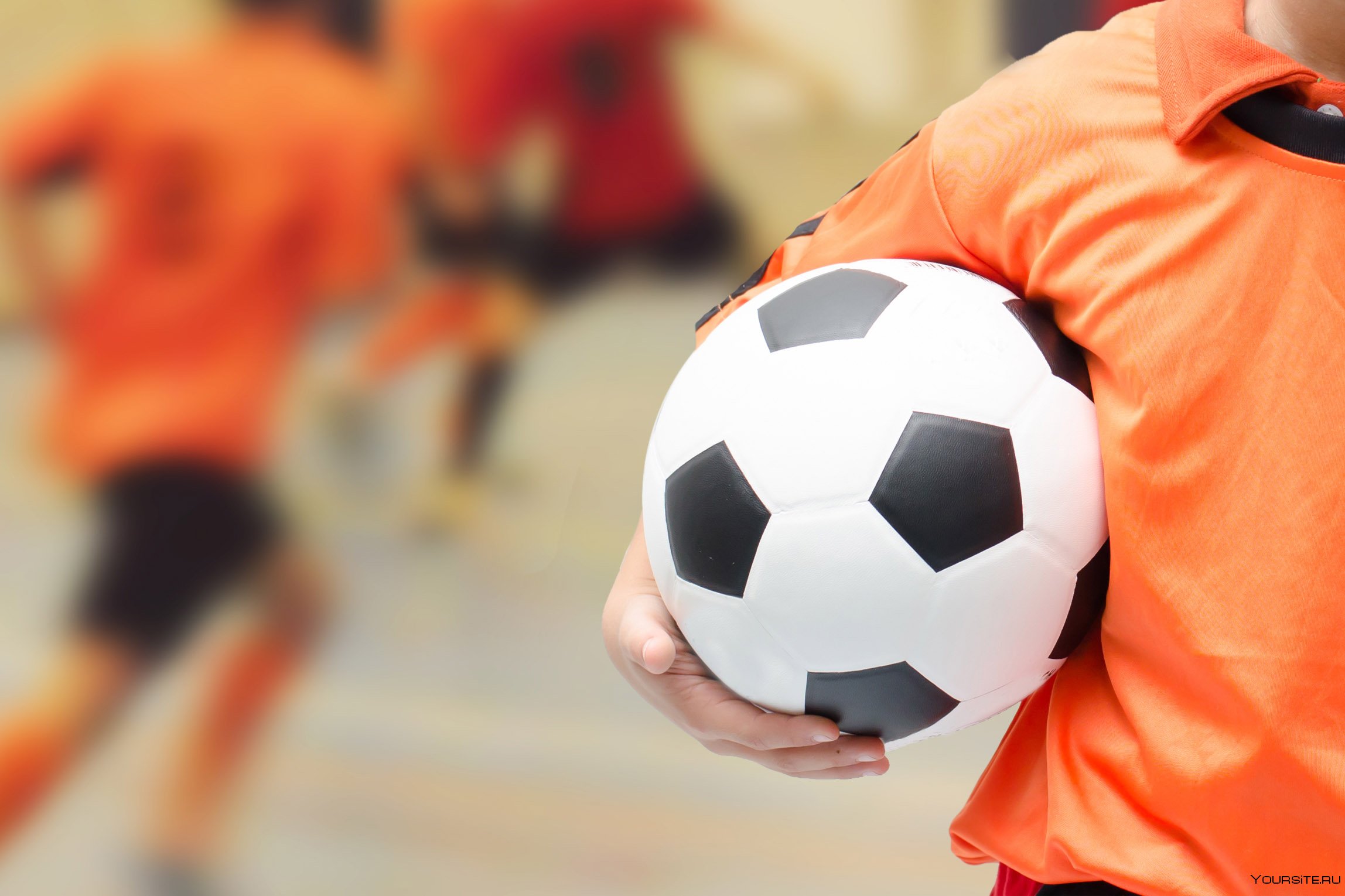 Игра соревнование по мячу. Мини футбол. Оранжевый футбольный мяч. Мини футбол дети. Мяч для мини футбола.