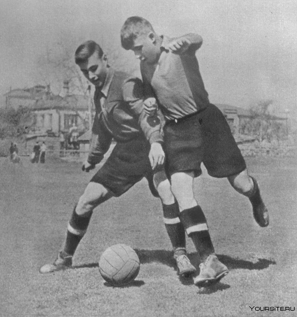 Первые футболисты