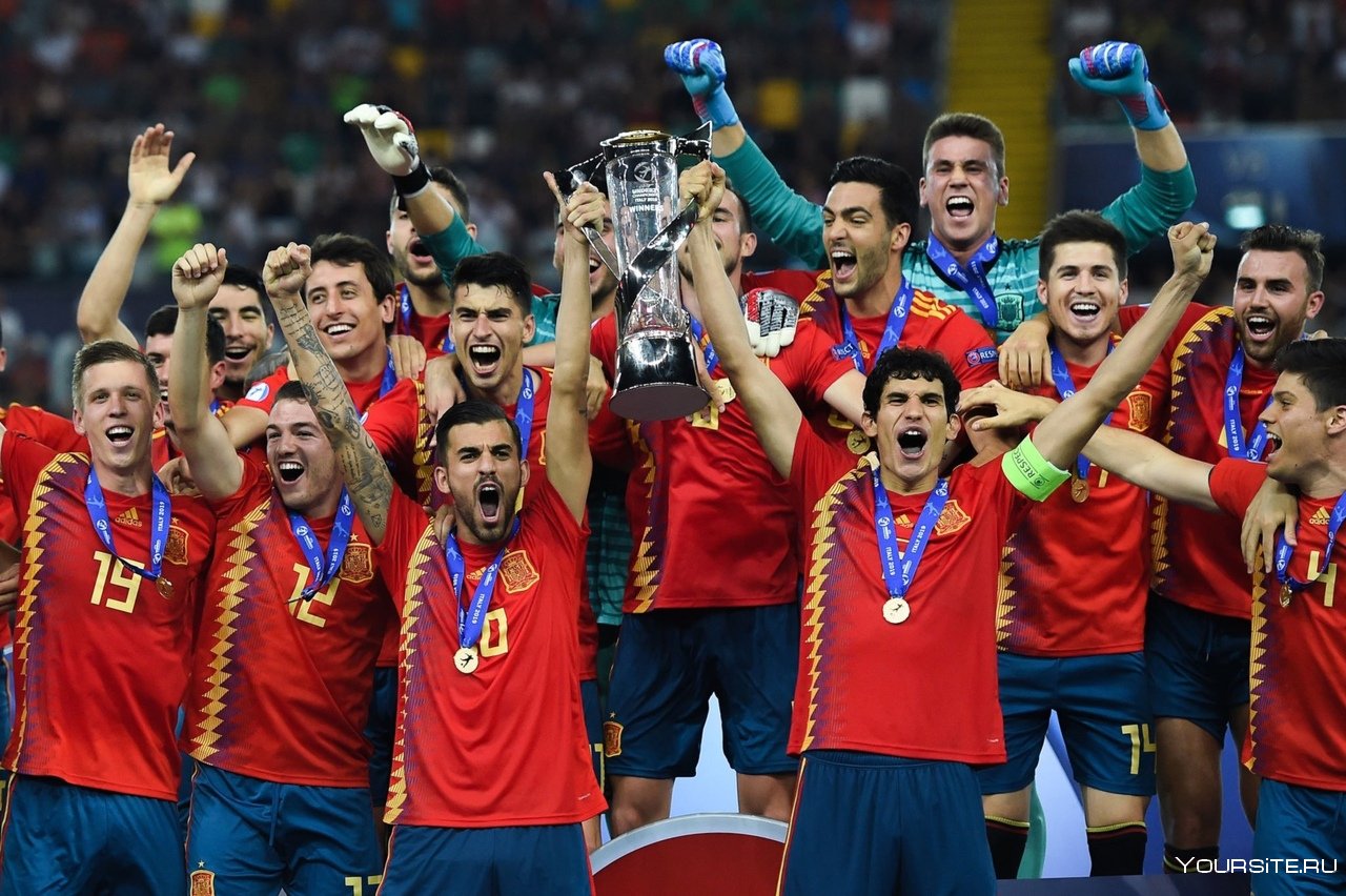 Сколько раз становилась чемпионом сборная команда испании. Футболисты сборной Испании. Сборная Испании футболисты. Футбольная команда Испании.