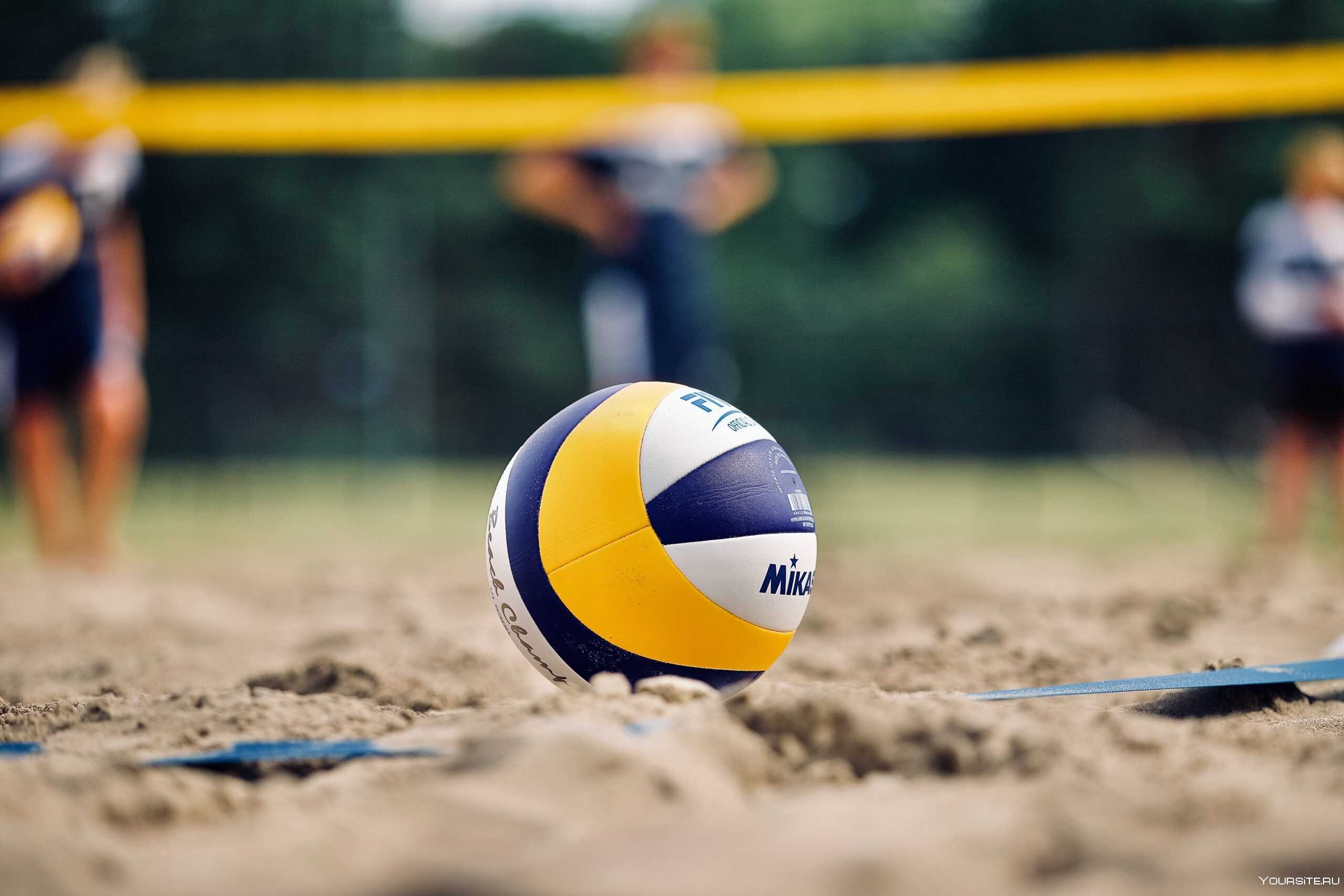 Увлекаюсь футболом и волейболом. Мяч Beach Volleyball. Пляжка волейбол. Волейбольный мяч для пляжного волейбола 2022. Волейбол на пляже.