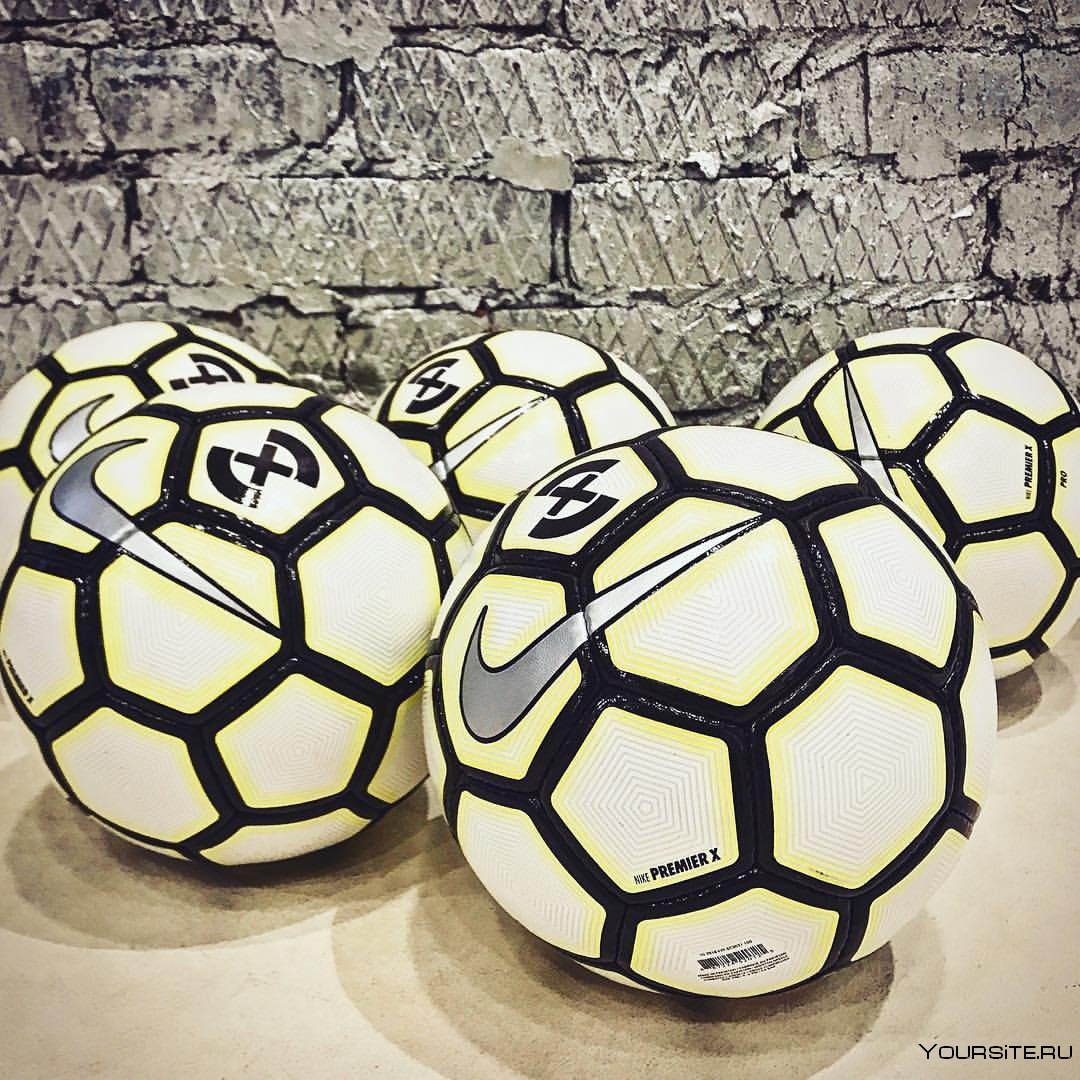 Реклама футбольного мяча