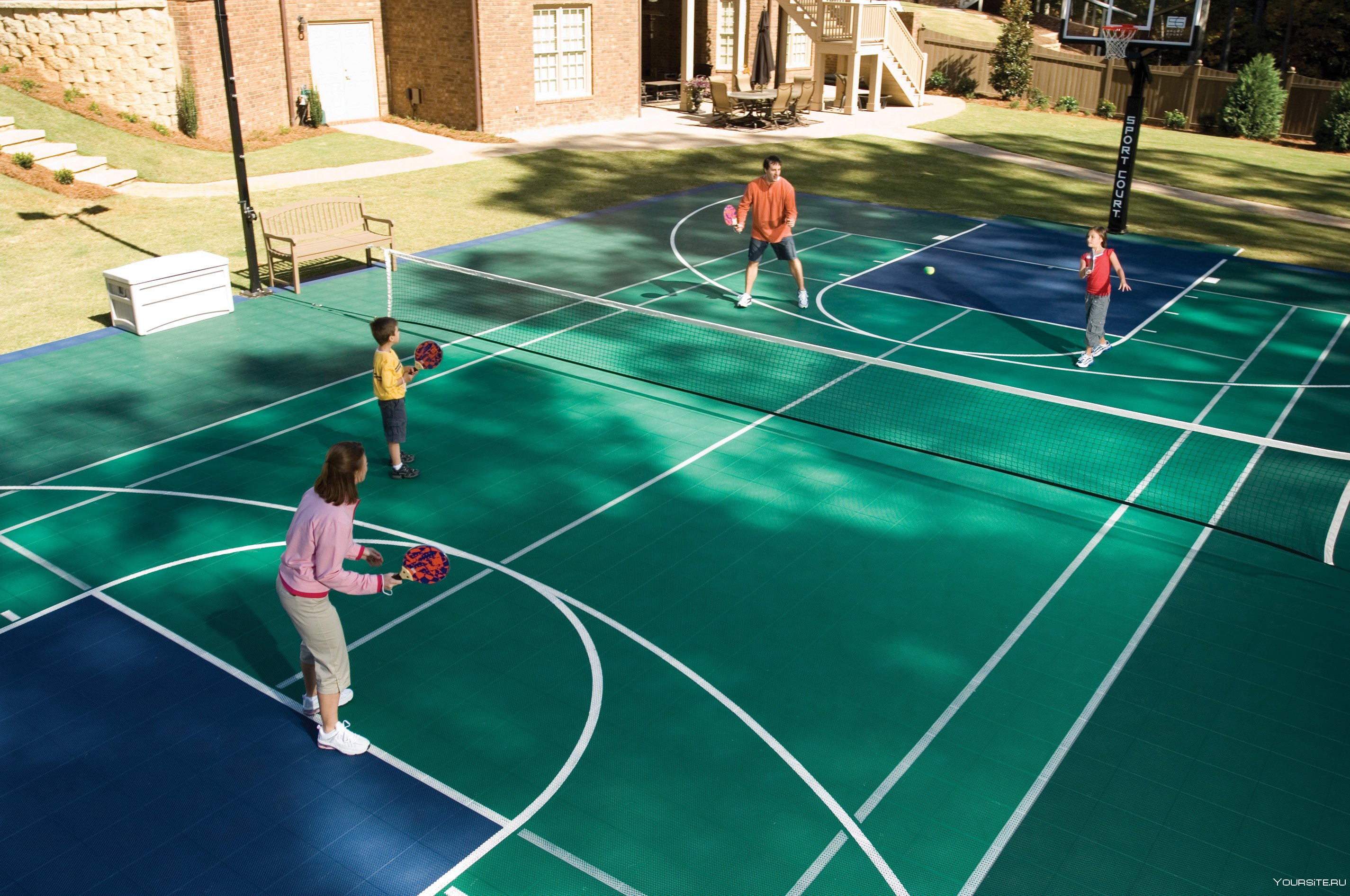 Игры теннис волейбол. Спортплощадка теннис-баскетбол. Спортивная площадка. Баскетбольная площадка. Теннисный корт и баскетбольная площадка.