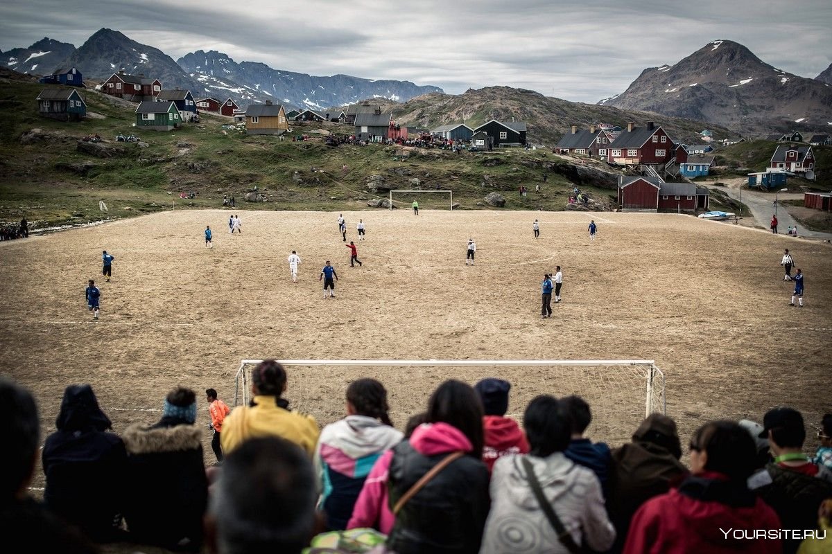 Футбольное поле в Гренландии