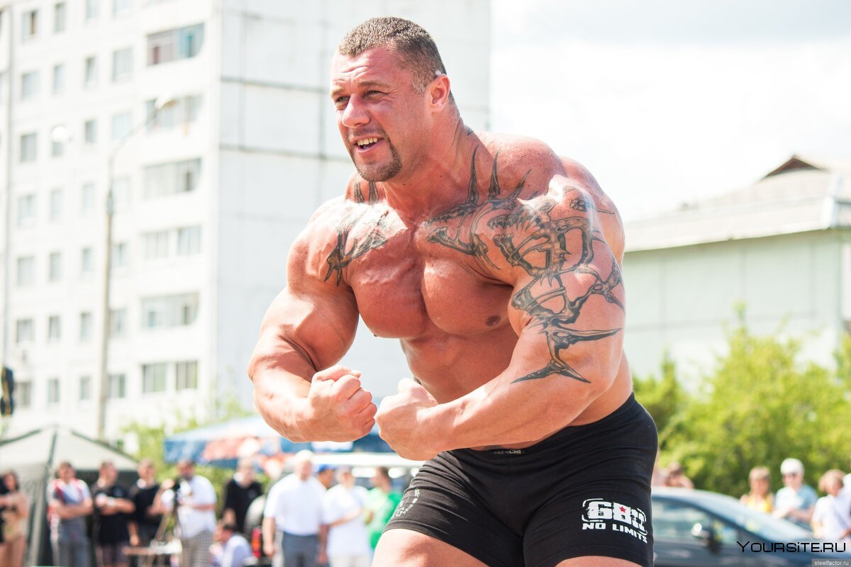 Старик бодибилдер