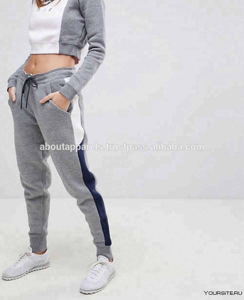 Серые джоггеры Nike женские