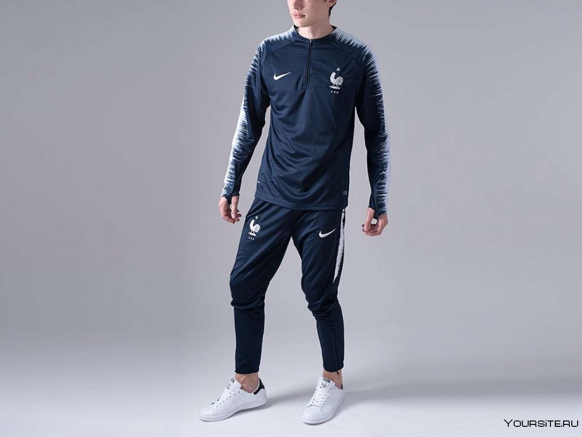 Спортивный костюм