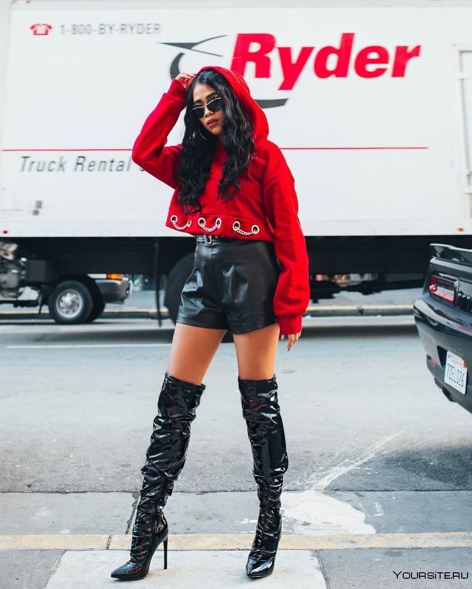 Кожаные шорты женские