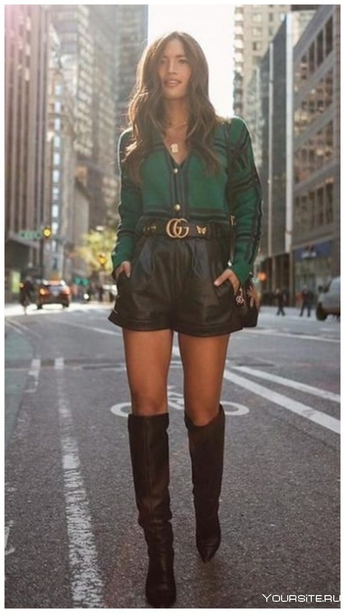 Кожаные шорты с ботфортами