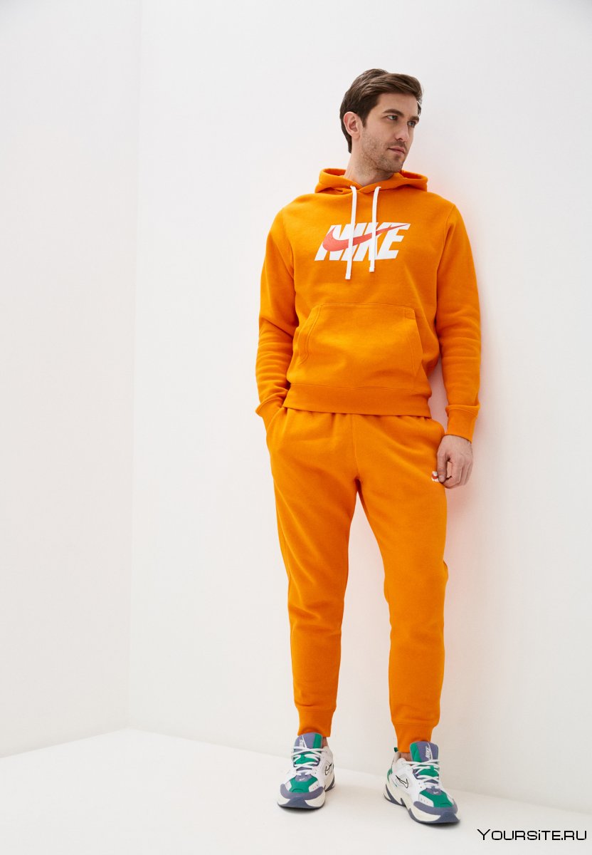 Мужской спортивный костюм оранжевого цвета