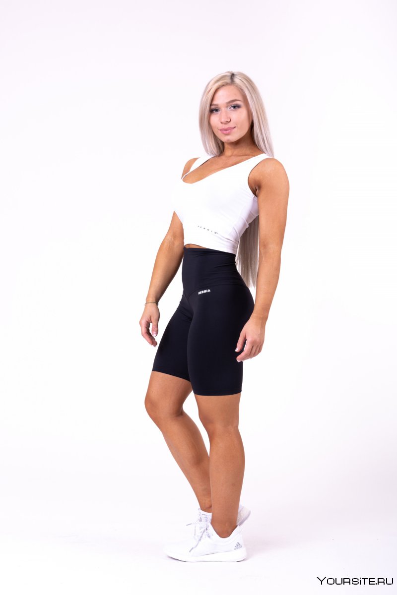 Костюм велосипедки и футболка