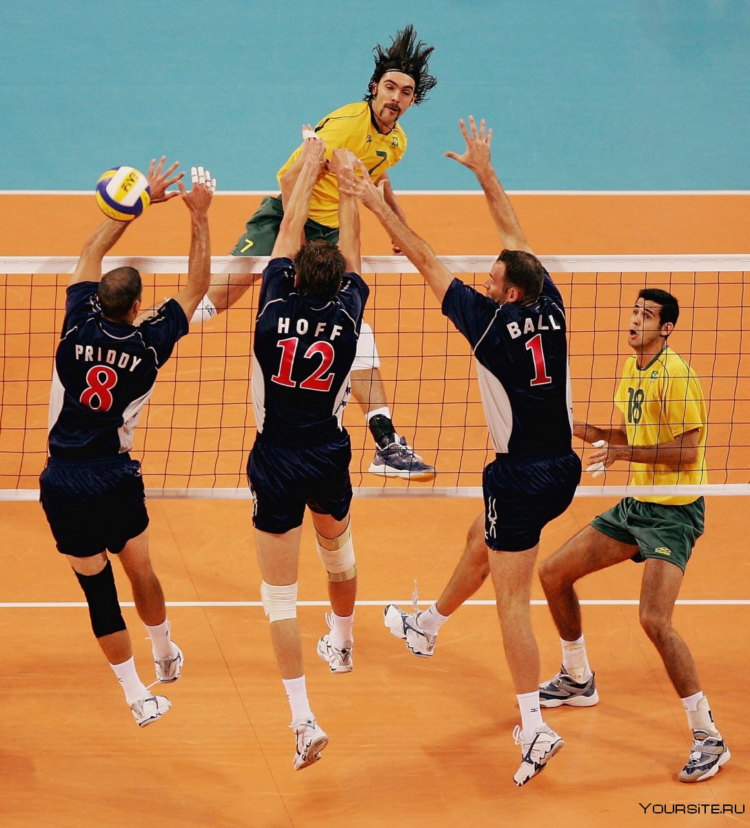 Игрок Бразилии по волейболу Тандара