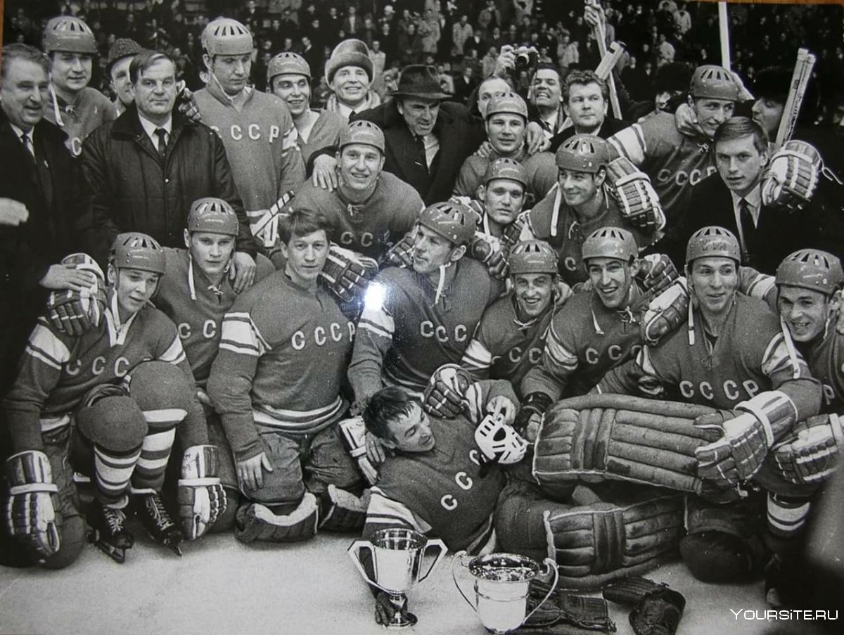 Тренер сборной СССР по хоккею Харламова