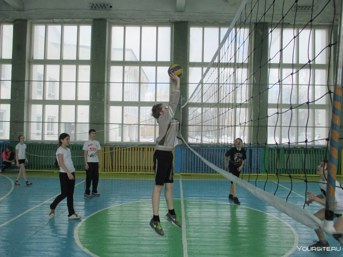 Поле с 7 людьми пианер бол