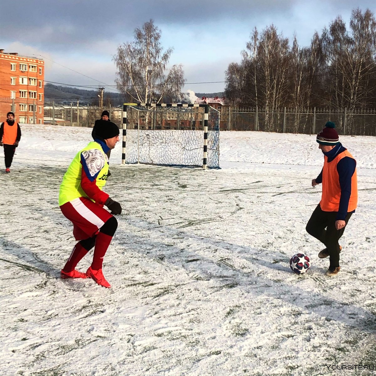 Зимний футбол Алапаевск 2014 год