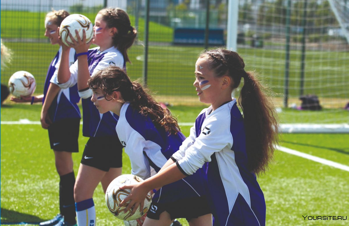 Футбольная команда девушек