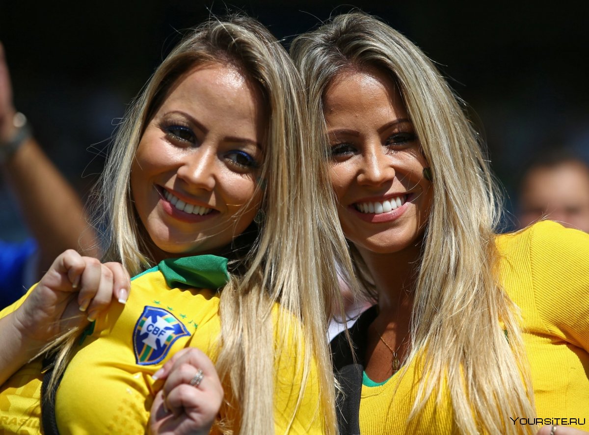 Фанатки сборной Бразилии