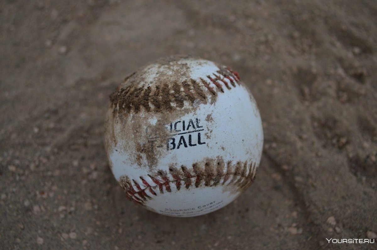 Бейсбольный мяч тридцатых годов