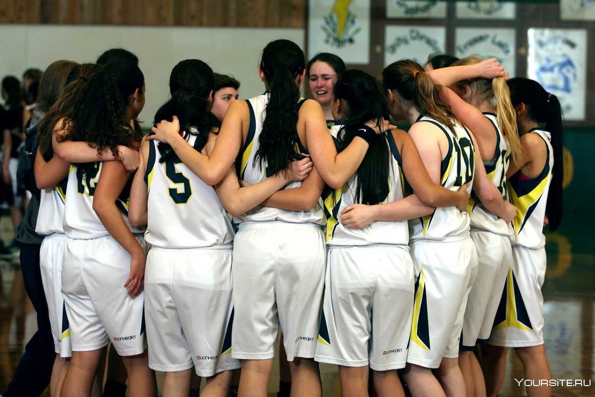 Команда девушек баскетболисток