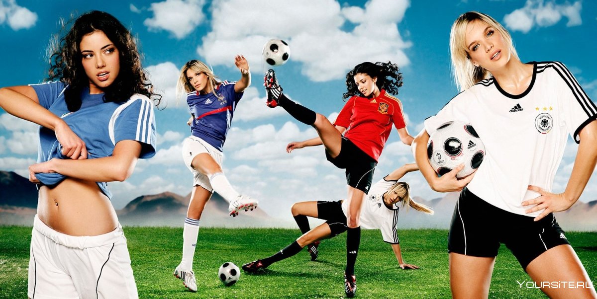 Девушки в футбольной форме