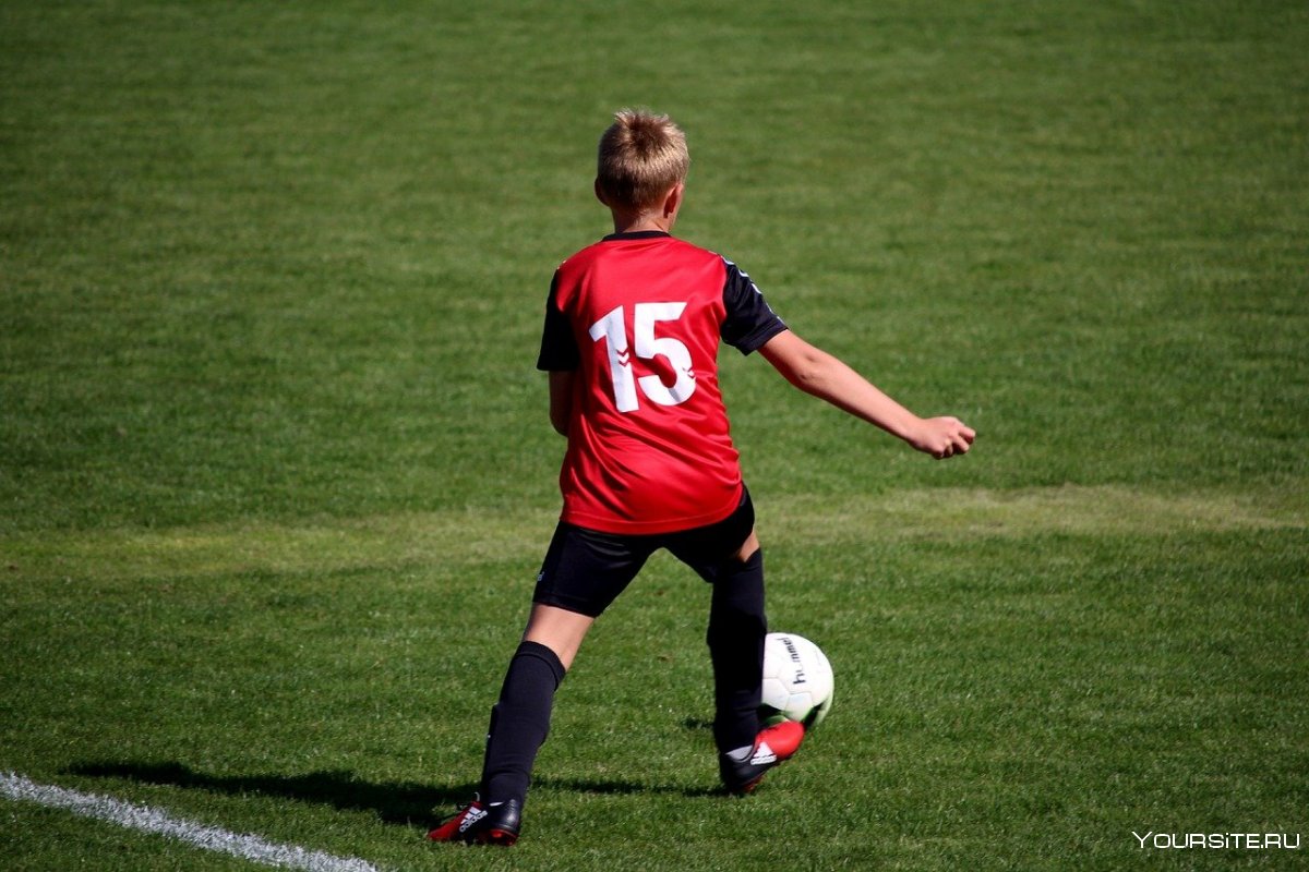 Подросток футболист