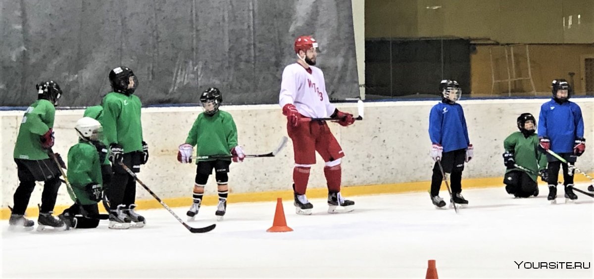 Молодая команда хоккеистов Омск