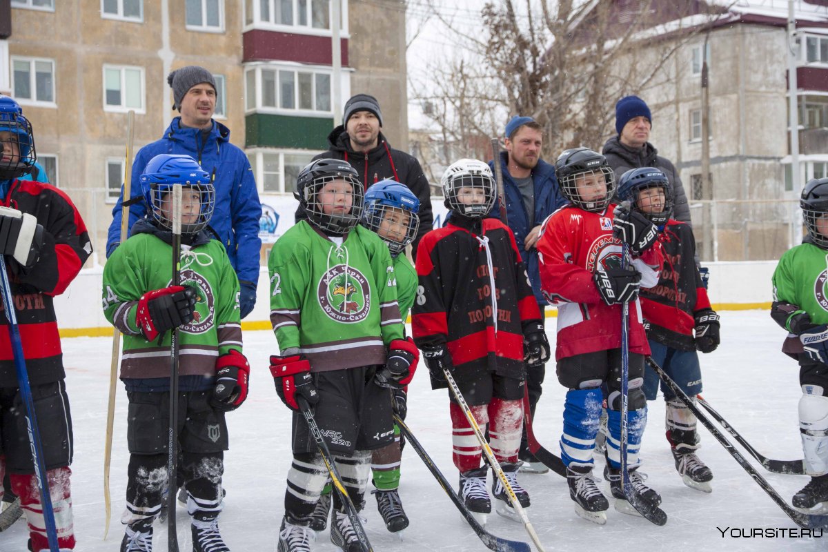 Фото детей на хоккейном корте