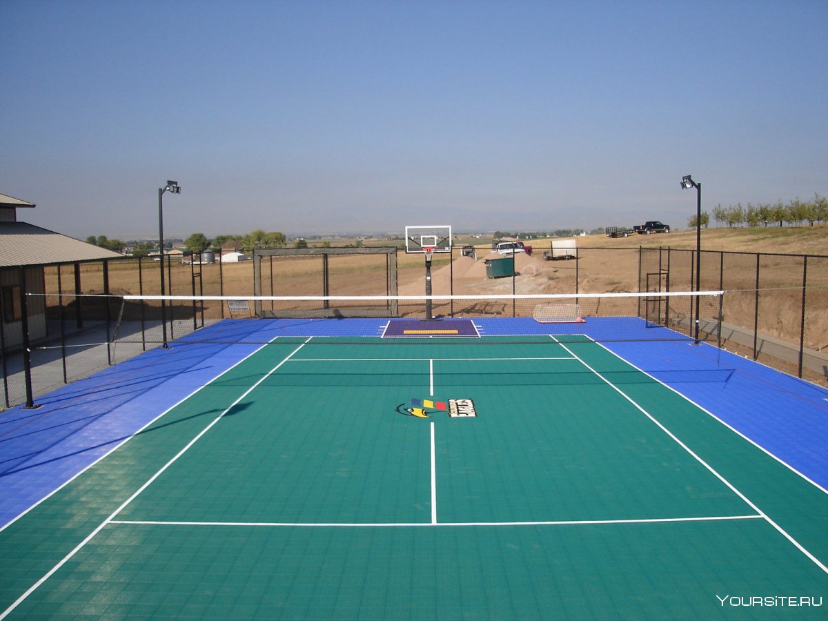Теннисный корт волейбольная площадка