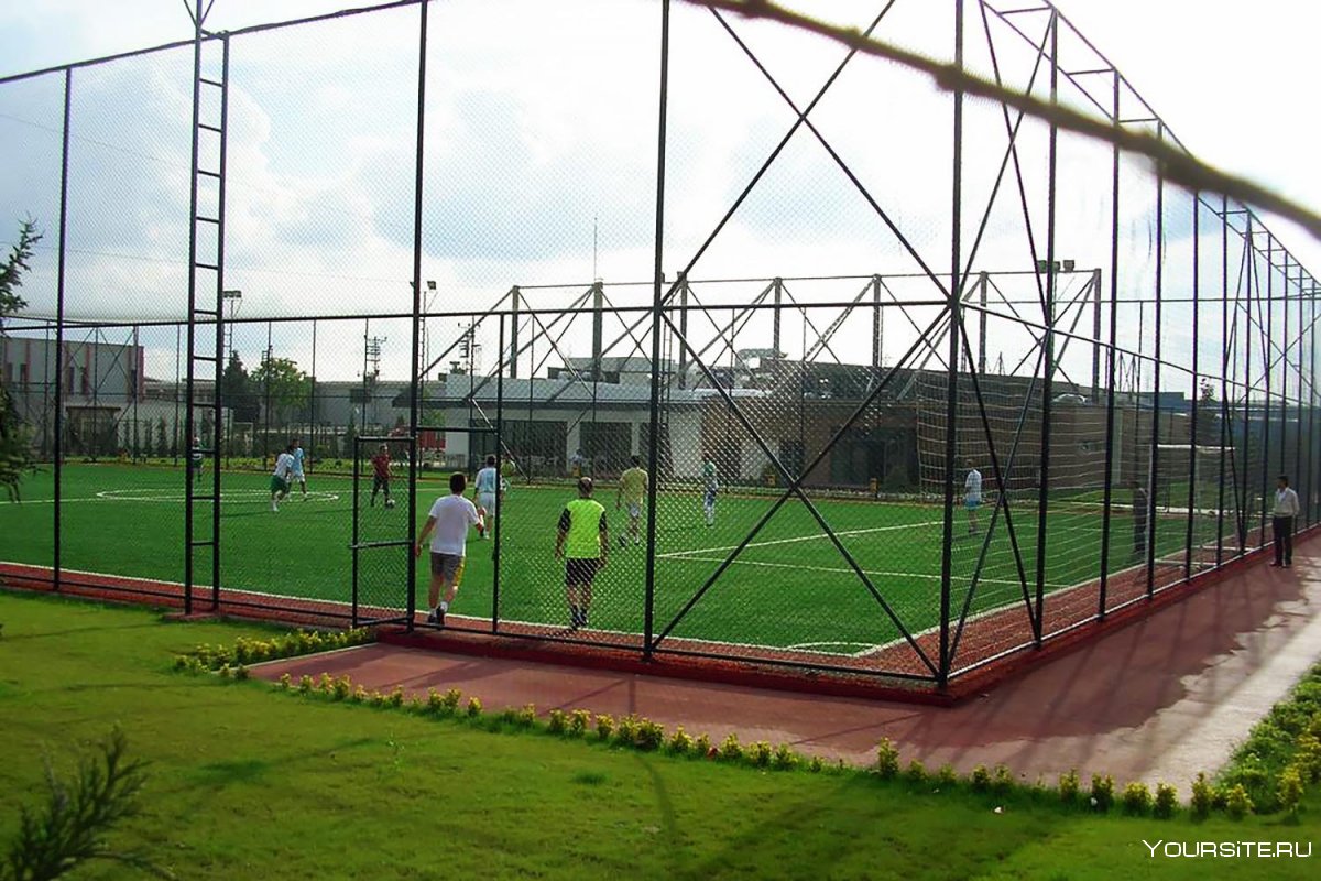 Стройка футбольного поля