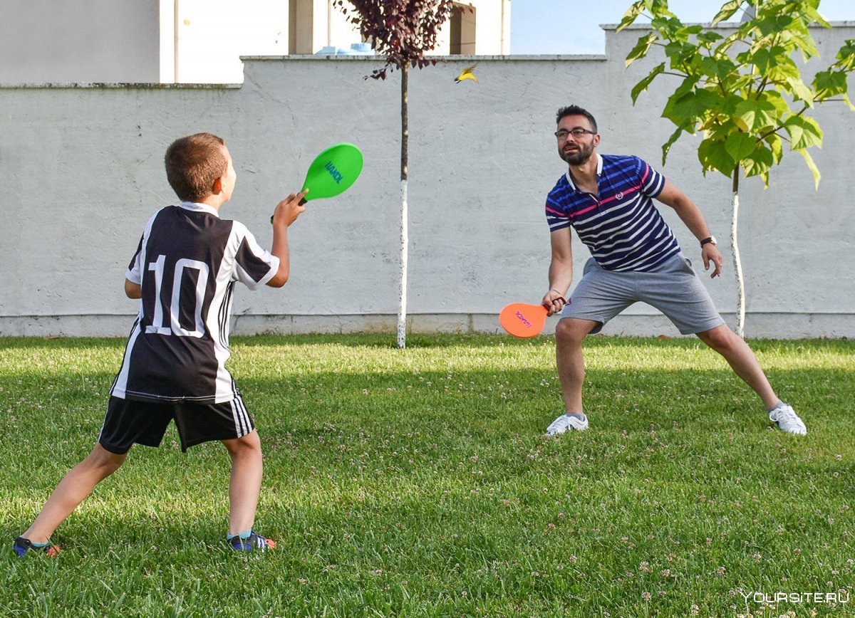 Игры с мячом для детей 10-12 лет на улице летом