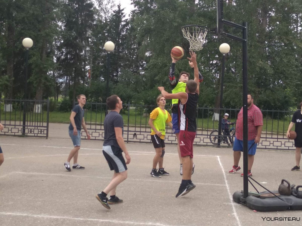 Дворовый баскетбол