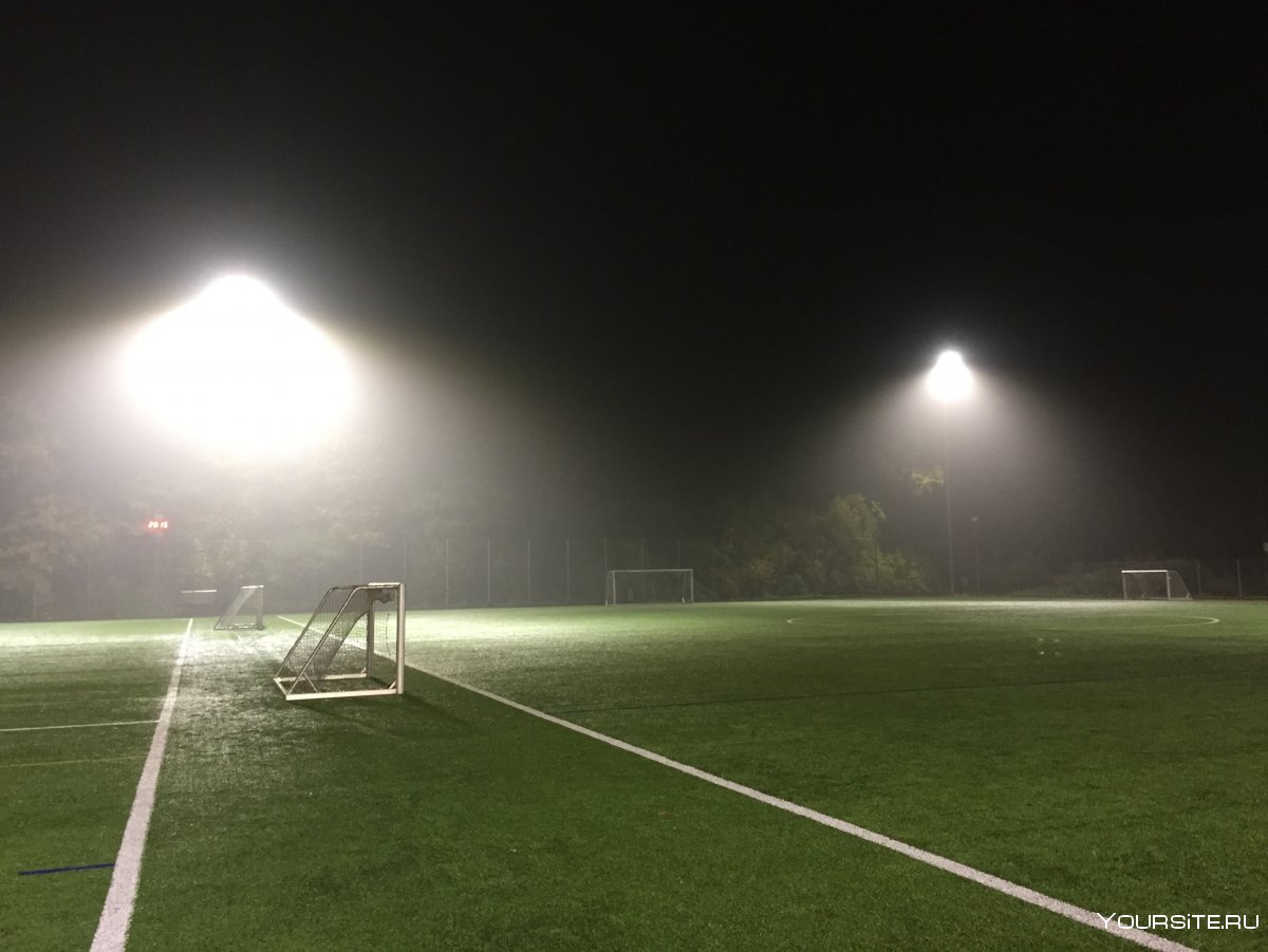 Прожектор на стадионе