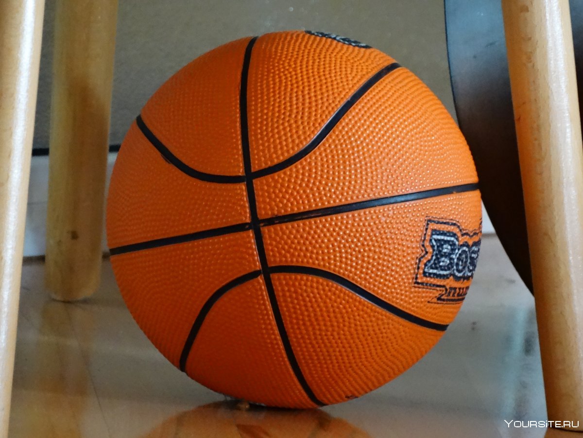Первый баскетбольный мяч