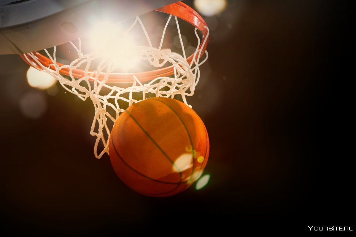 Баскетбольный мяч и кольцо