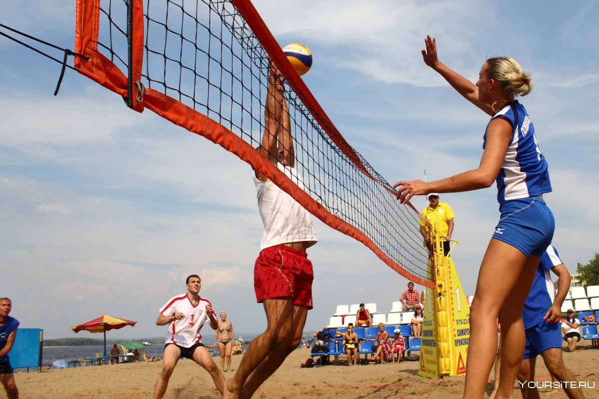 Пляжный волейбол среди моделей