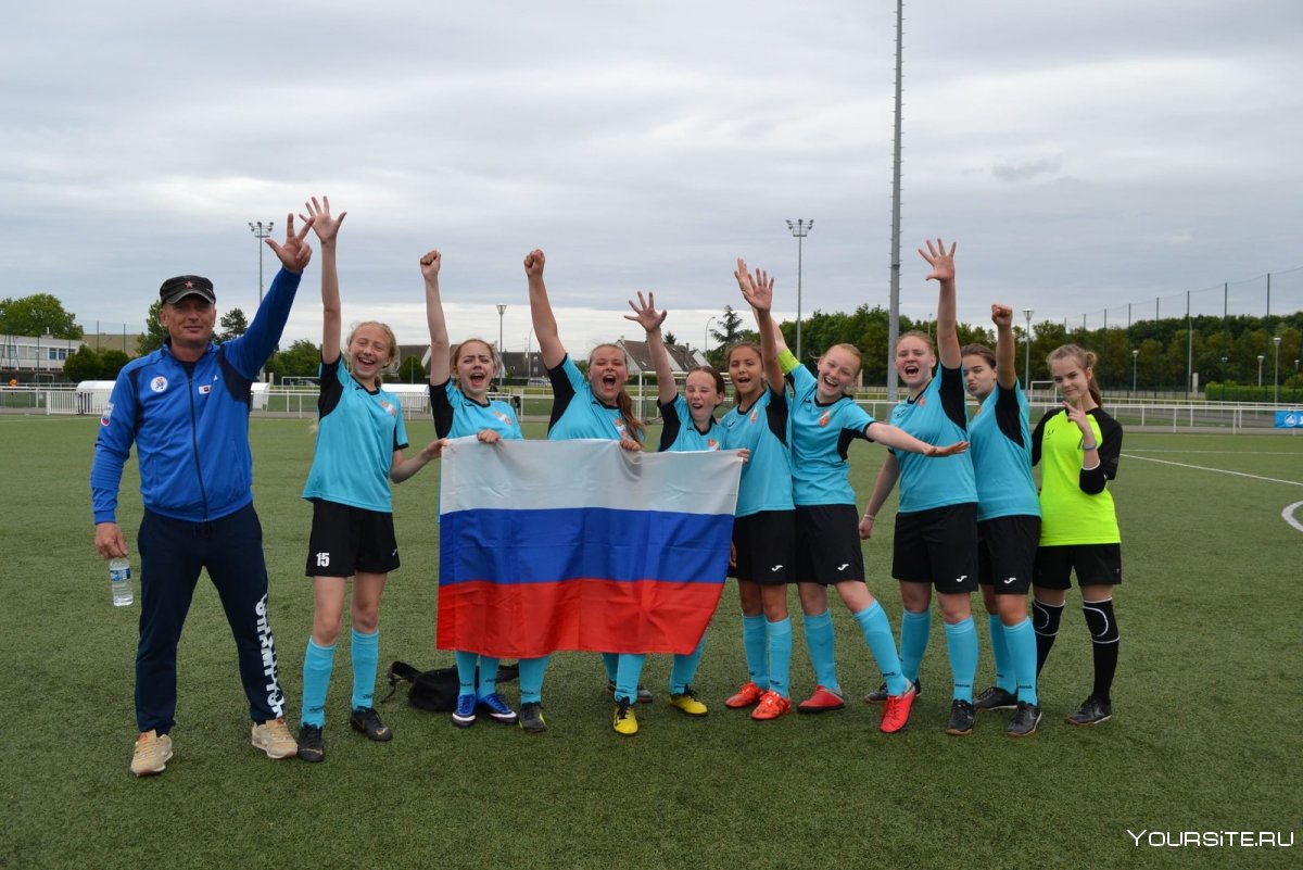 Команда девочек Кондрово по футболу