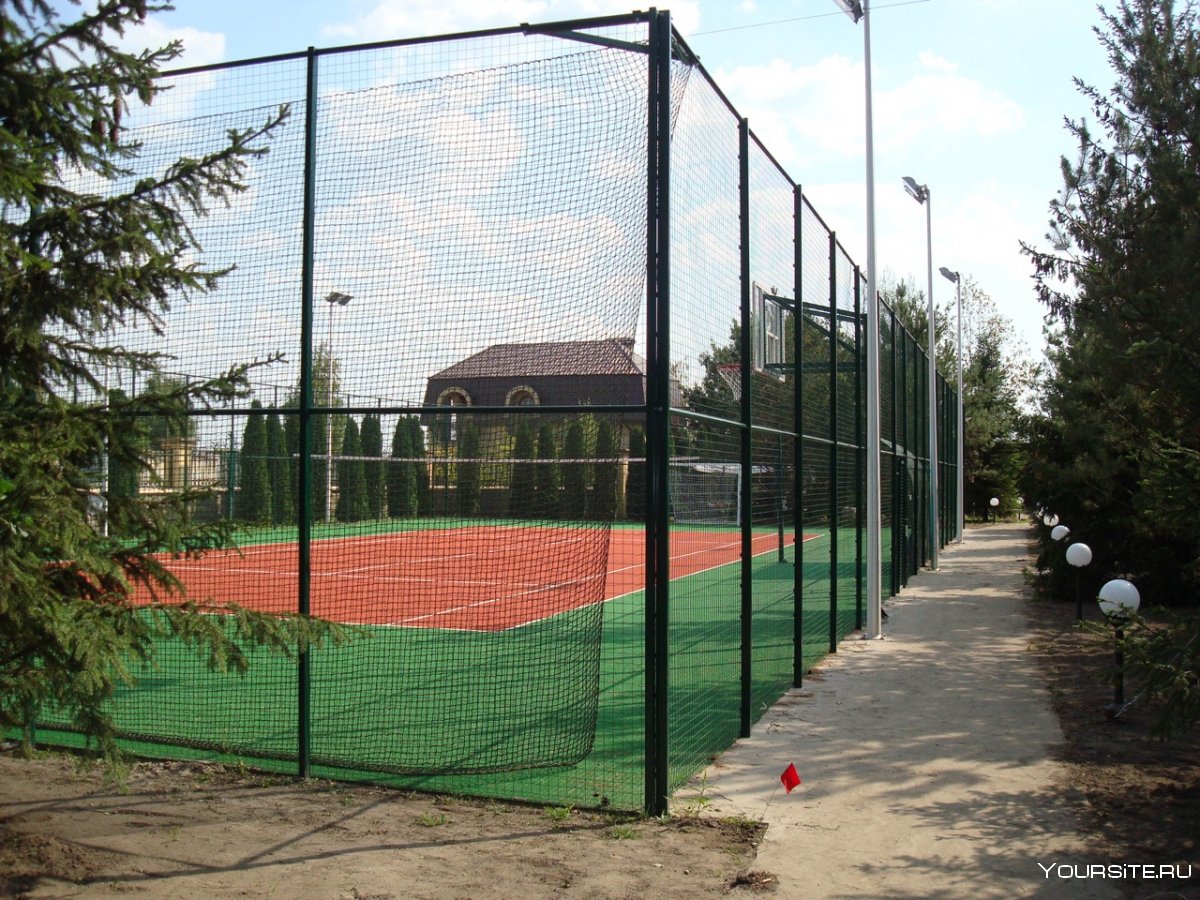 Забор для ограждения футбольного поля